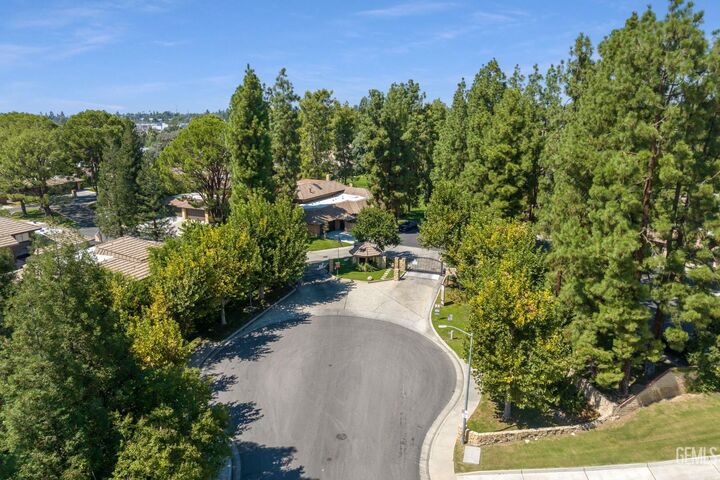 Property Photo: 2323 Easthills Drive 65 CA 93306