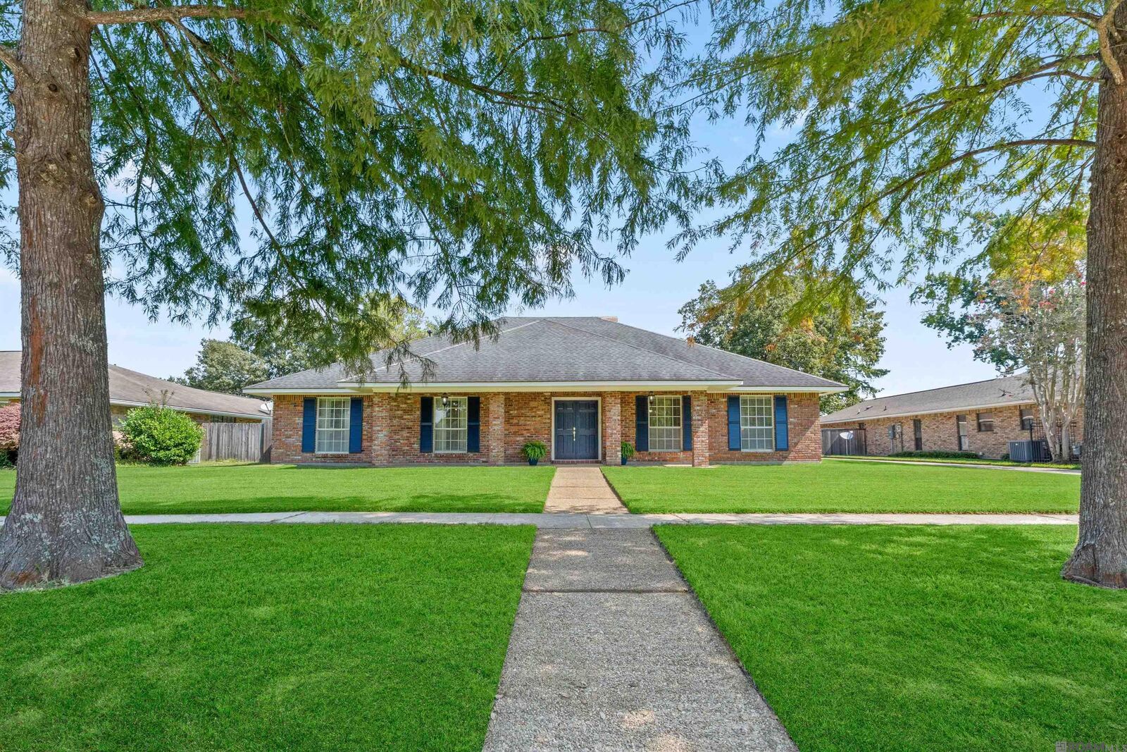 Property Photo: 11931 Oakshire Ave LA 70810