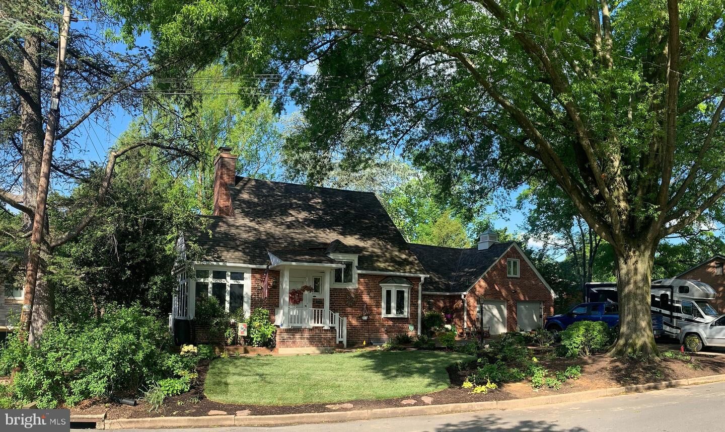 Property Photo:  2630 S Lynn Street  VA 22202 