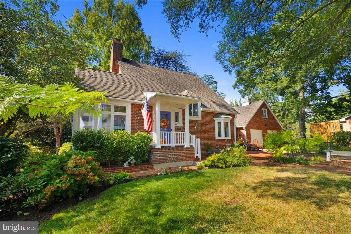 Property Photo:  2630 S Lynn Street  VA 22202 