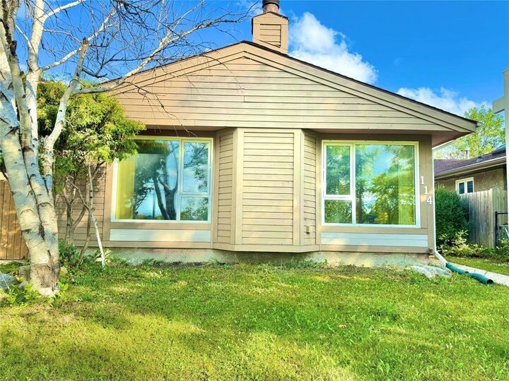 114 John Forsyth Road  Winnipeg MB R2N 1R8 photo