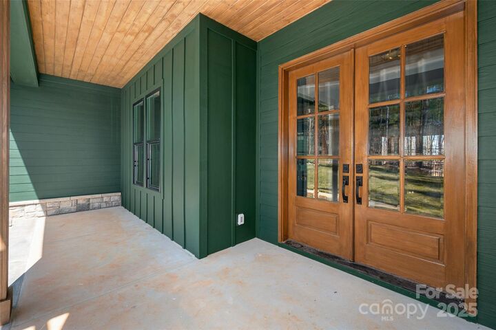 Property Photo:  157 Silver Falls Drive  NC 28166 