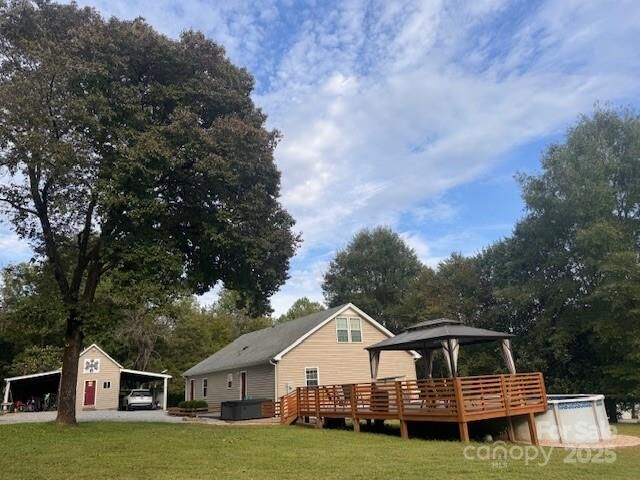 Property Photo:  641 Camp Creek Road  NC 28167 