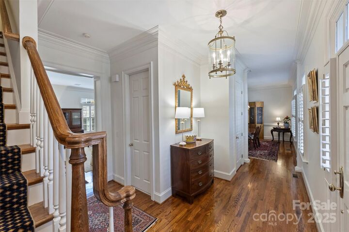 Property Photo:  318 S Laurel Avenue  NC 28207 