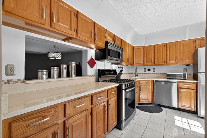 Property Photo:  78 Albury Way  NJ 08902 