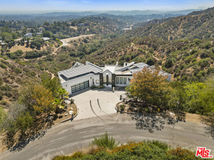 Property Photo:  1562 Glen Oaks Blvd  CA 91105 