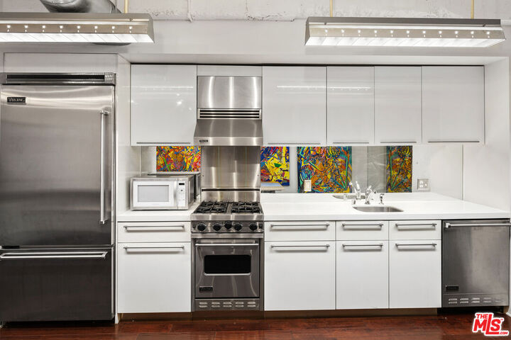 Property Photo: 6253 Hollywood Blvd CA 90028