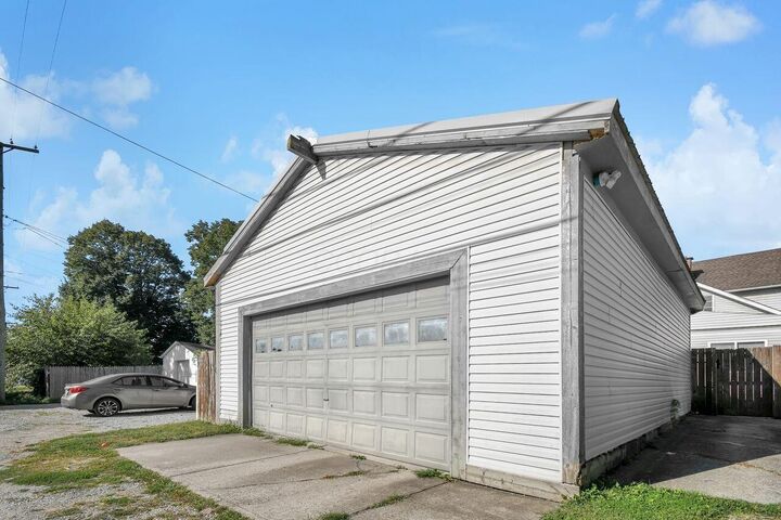 Property Photo: 160 N Cedar Street OH 43055