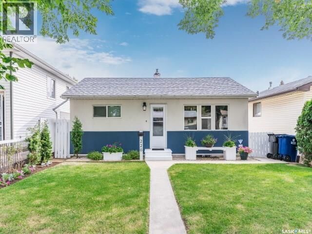 Property Photo: 226 Y Avenue S SK S7M 3J5