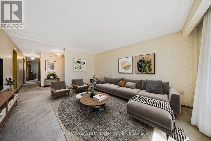 Property Photo: 103 Forest Hill Crescent ON L8K 5V3