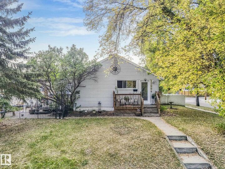 Property Photo:  11864 58 St NW  AB T5W 3W7 