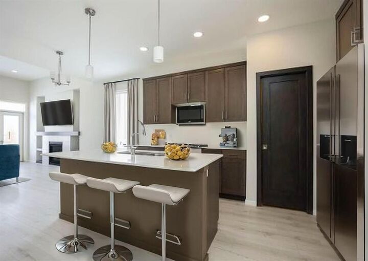 Property Photo:  353 Desrosiers Drive  MB R2C 5T5 