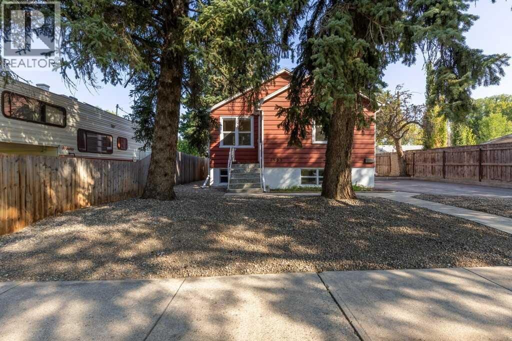 Property Photo:  1323 6 Avenue North  AB T1H 0S9 