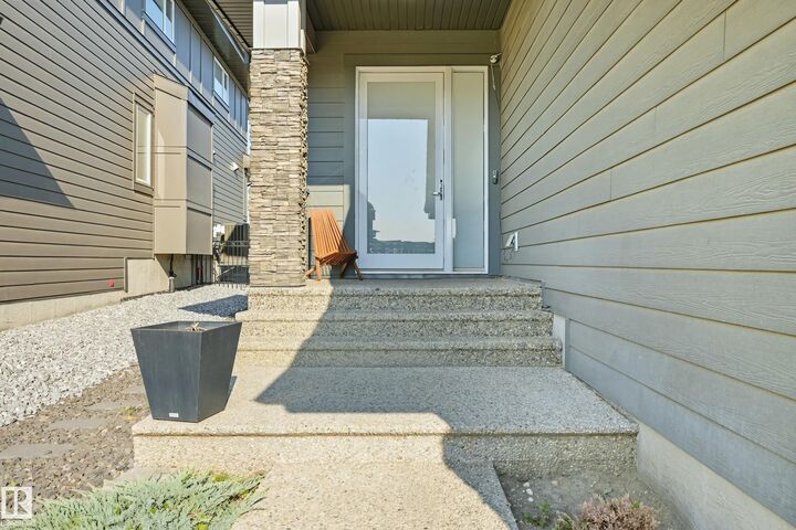Property Photo:  1487 Howes Crescent SW  AB T6W 4G6 
