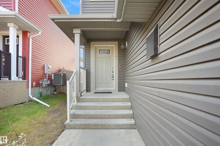 Property Photo:  611 40 Avenue NW  AB T6T 0T5 