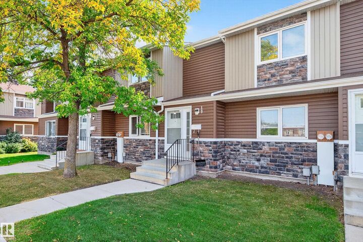 Property Photo: 3115 119 Street NW 19 AB T6J 5N5