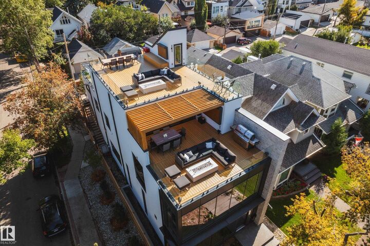 Photo de la propriété: 9651 96A Street NW AB T6C 2C3