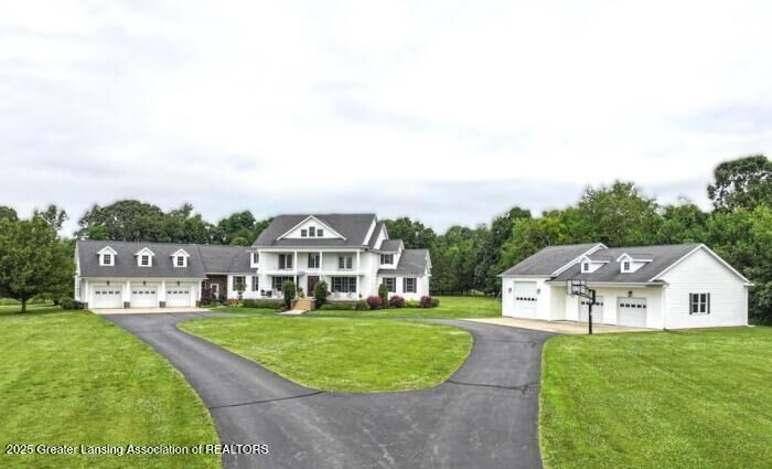 Property Photo:  
