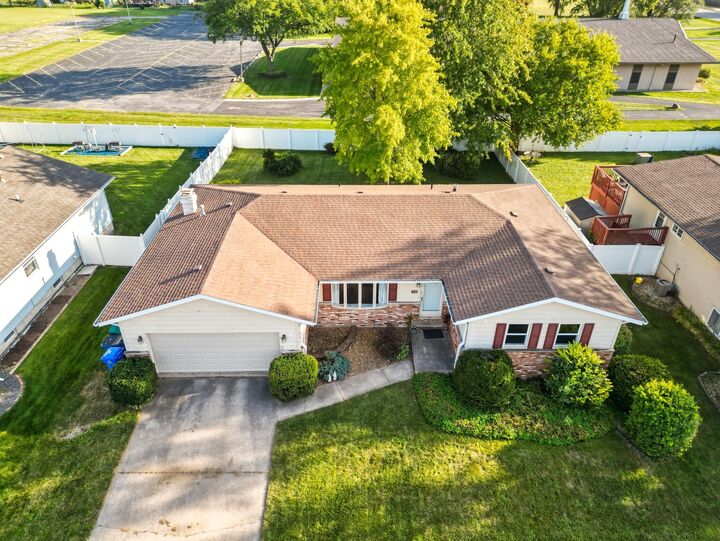 Property Photo:  1735 W 98th Place  IN 46307 