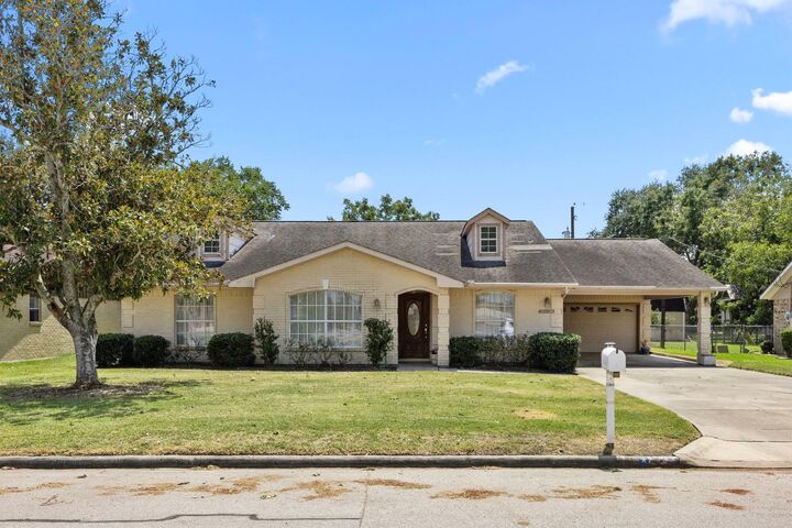 Property Photo:  719 Clubside Drive  TX 77435 