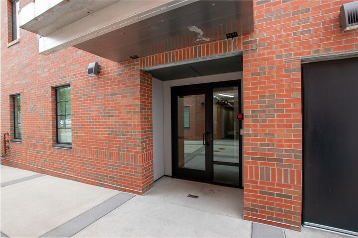 Property Photo:  450 SW 7th Street 301  IA 50309 