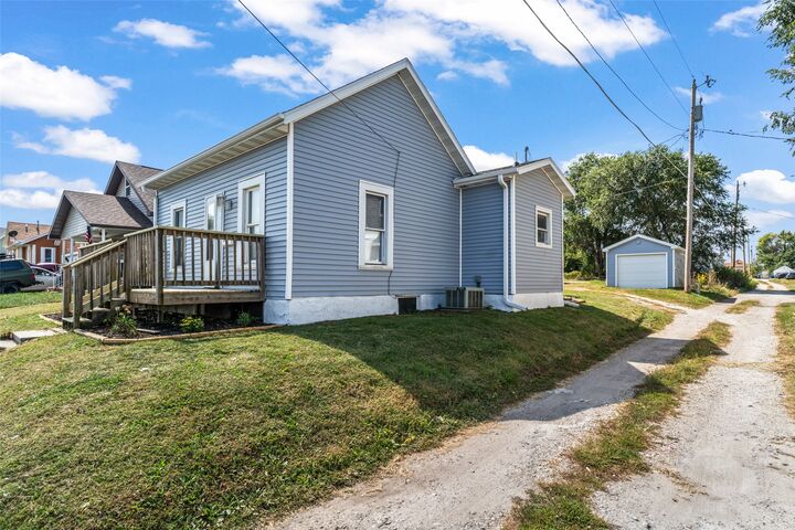 Property Photo:  206 N 5th Avenue  IA 50158 