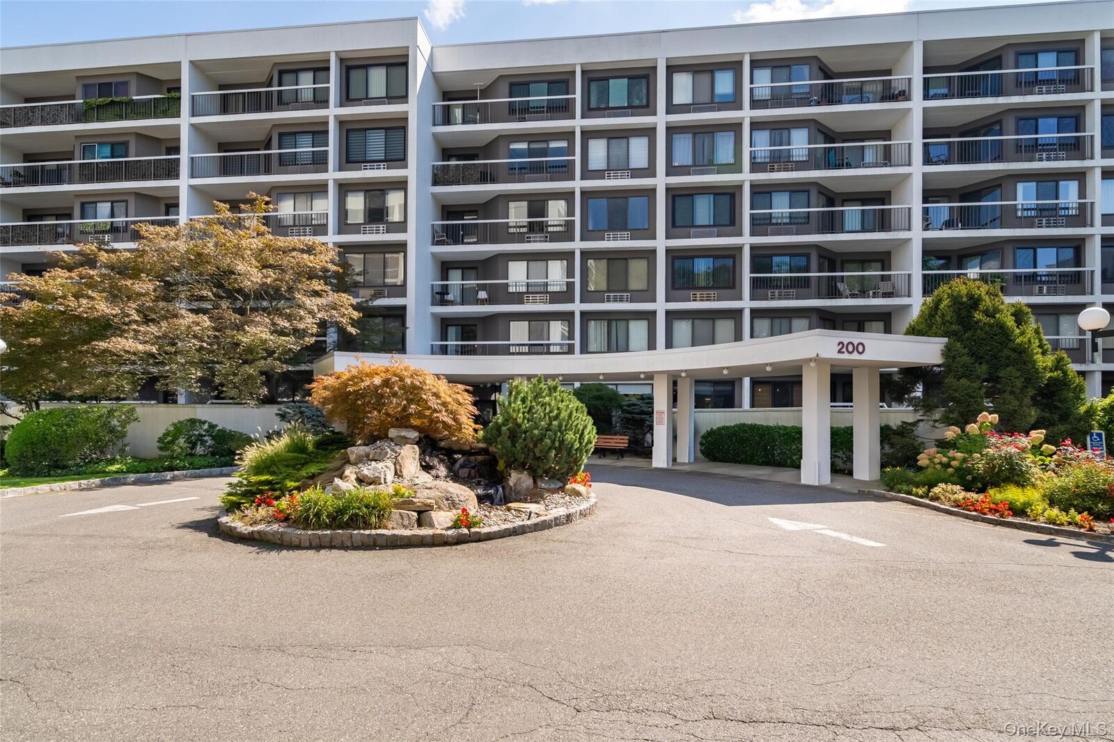 Property Photo:  200 High Point Drive 315  NY 10530 