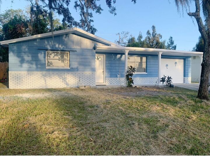 Property Photo:  3610 Pinehurst Drive  FL 34691 