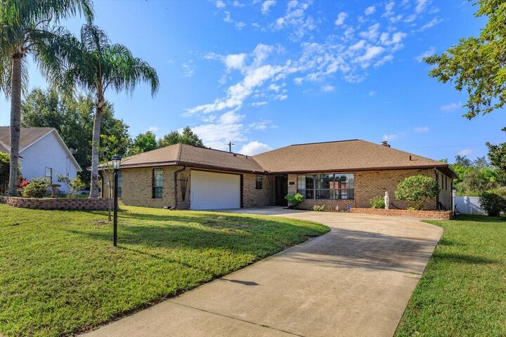 Property Photo:  1417 Ferendina Drive  FL 32725 