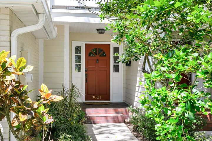 Property Photo:  3021 W Bay Villa Avenue  FL 33611 