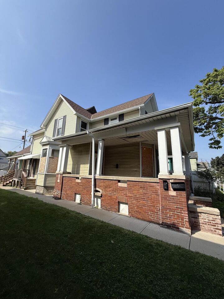 Property Photo: 1639 S 11th St WI 53204