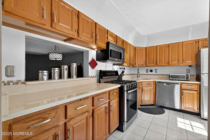 Property Photo:  78 Albury Way  NJ 08902 