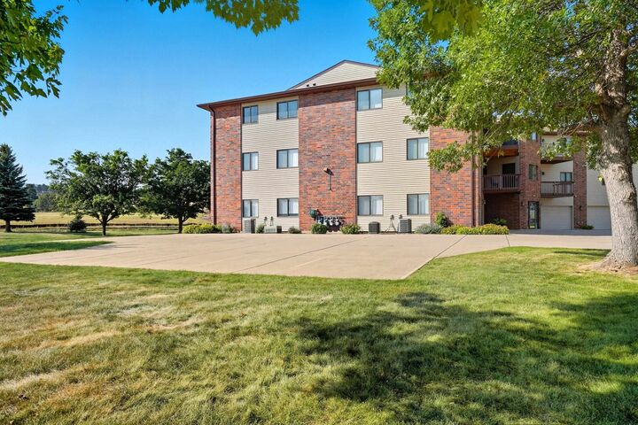 Property Photo:  835 W Hill Street  SD 57783 