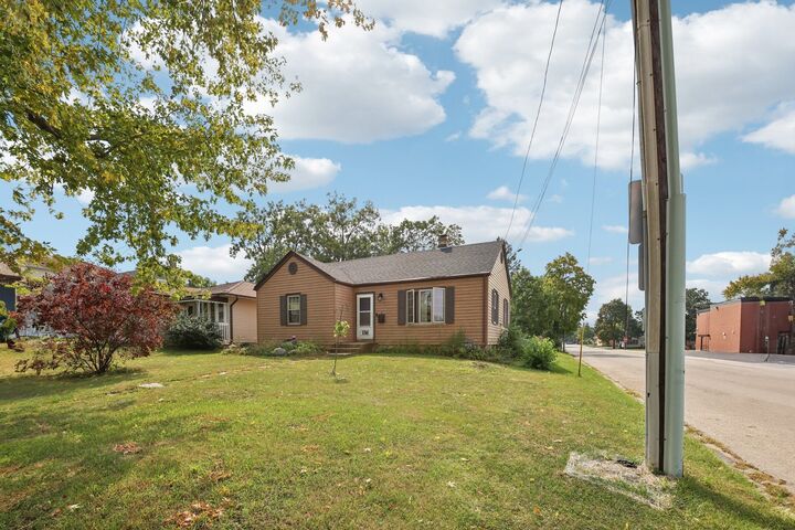Property Photo: 136 Hubbard Court IL 60084