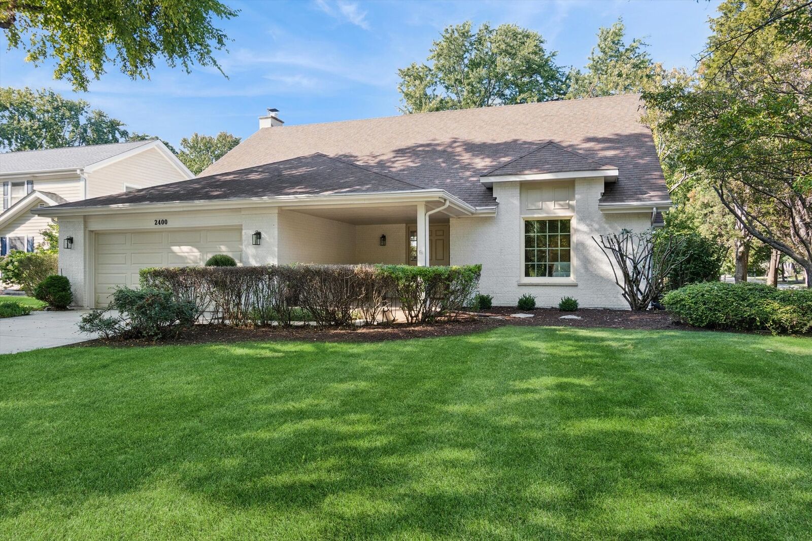 Property Photo:  2400 Shasta Drive  IL 60532 