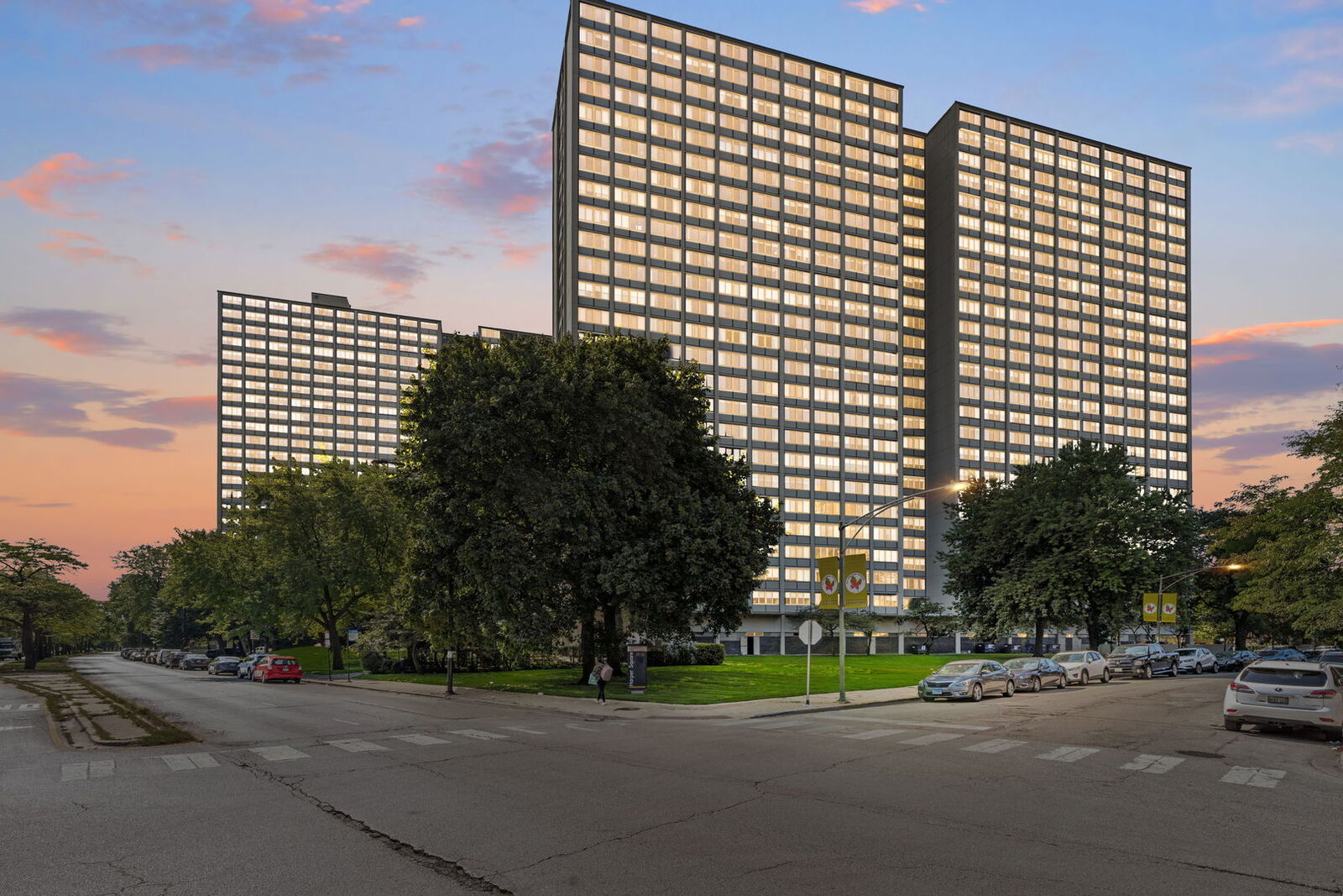 Property Photo:  4800 S Lake Park Avenue 2301A  IL 60615 