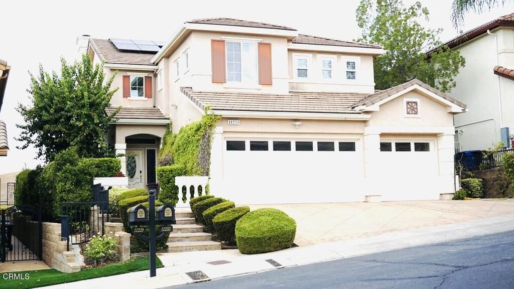 Property Photo: 11233 Ravenna Lane CA 91326
