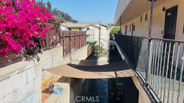 Property Photo:  2239 Parkside Avenue 202  CA 90031 