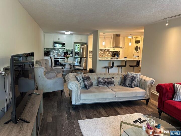 Property Photo: 200 Grand Cove 4B N NJ 07024