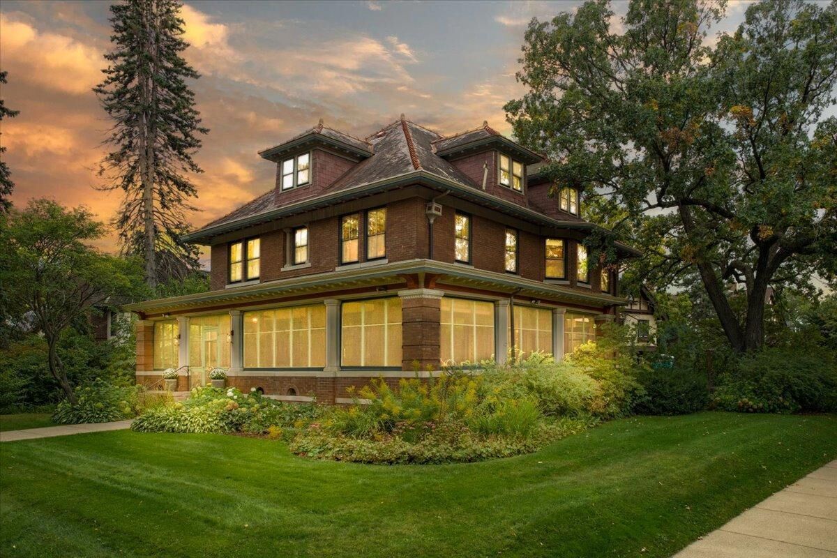 Property Photo:  94 Crocus Place  MN 55102 