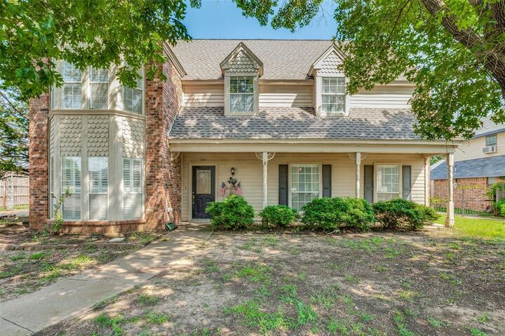 Property Photo: 2311 Fall River Drive TX 76006