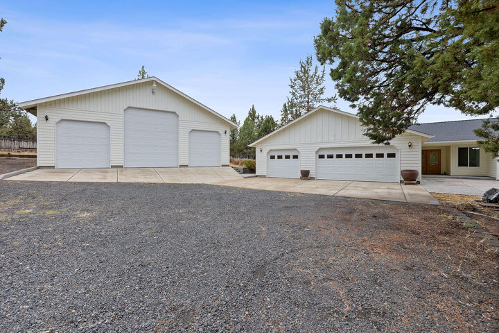Property Photo: 6851 SE David Way OR 97754
