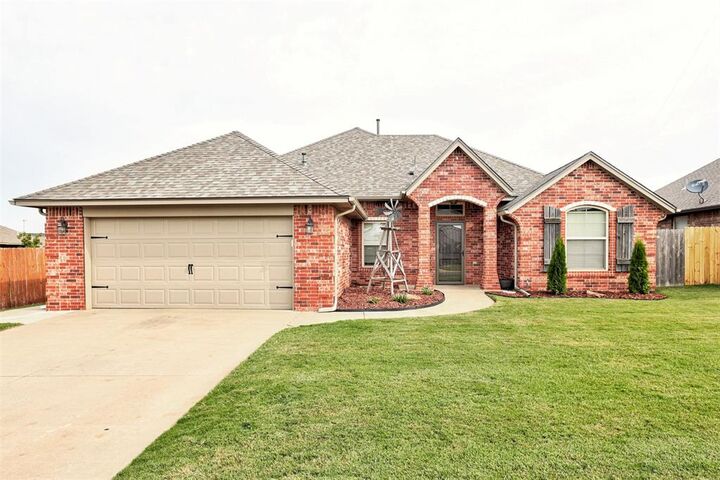 Property Photo:  1717 NE 31st Street  OK 73160 