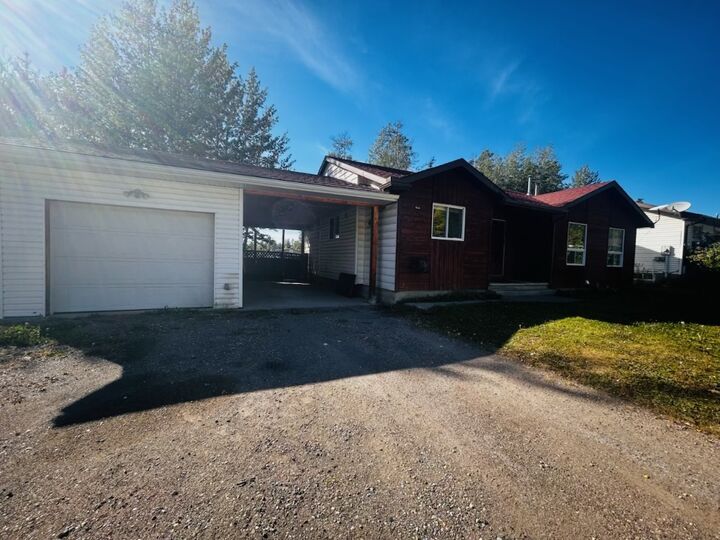 Property Photo: 211 Gwillim Crescent BC V0C 2W0