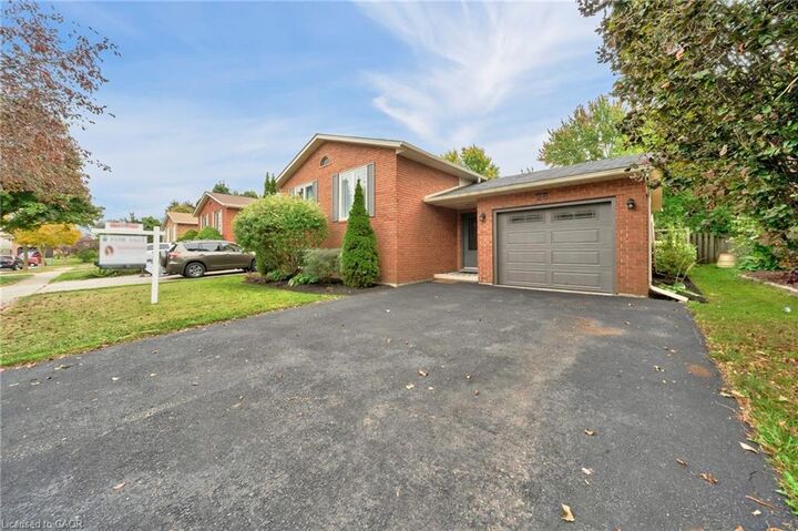 Property Photo: 28 Lynden Hill Crescent ON N3P 1R3