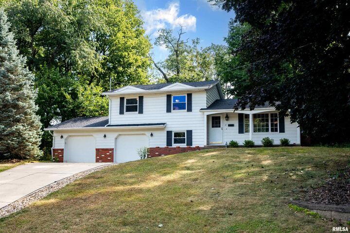 Property Photo:  67 Grove Place  IL 61554 