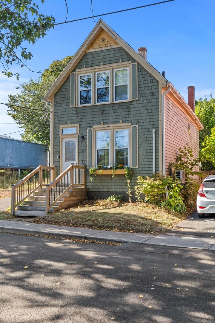 Property Photo:  269 Euston Street  PE C1A 1X5 