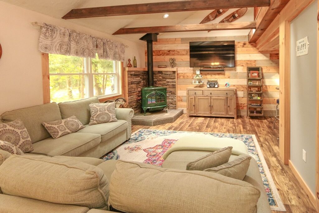 Property Photo:  1 Jackson Lane  NH 03225 