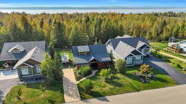 Property Photo: 460 Summer Crescent AB T0C 2J0