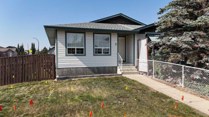 5 Lyons Close  Red Deer AB T4R 3P5 photo